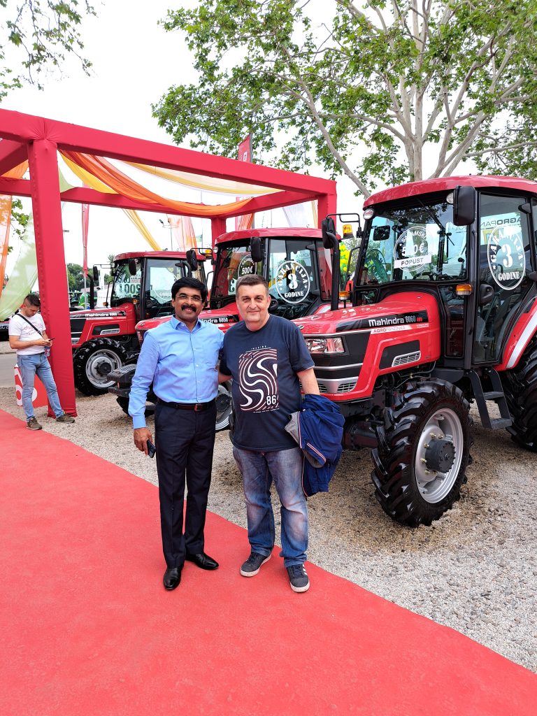 Novosadski poljoprivredni sajam 2023 i poseta štanda najpoznatijeg proizvođača traktora Mahindra iz Indije
